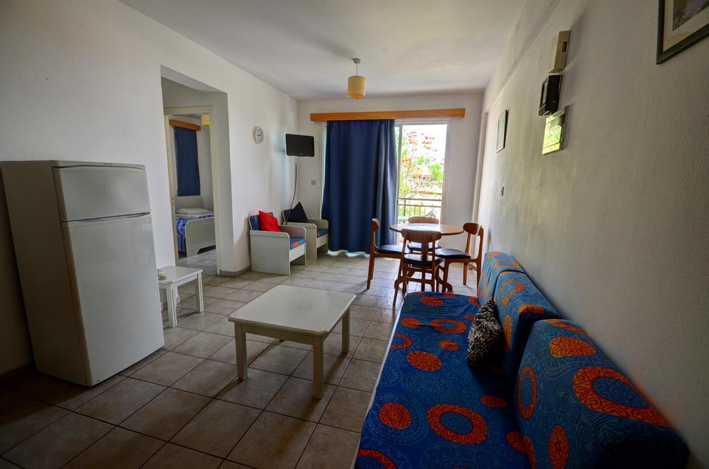 Renos Apartments Polis エクステリア 写真