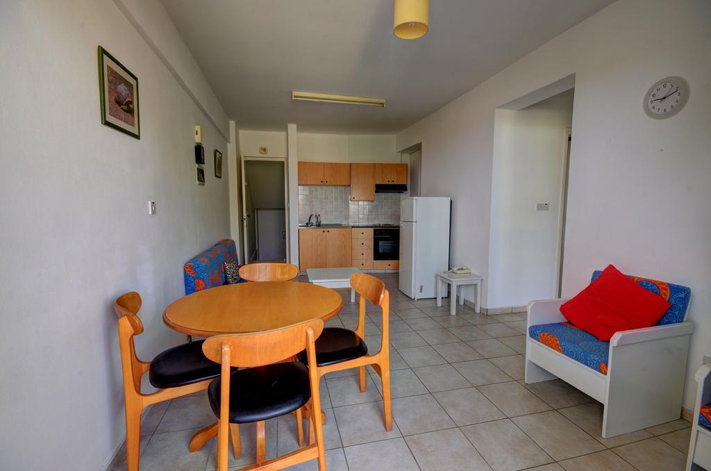 Renos Apartments Polis エクステリア 写真